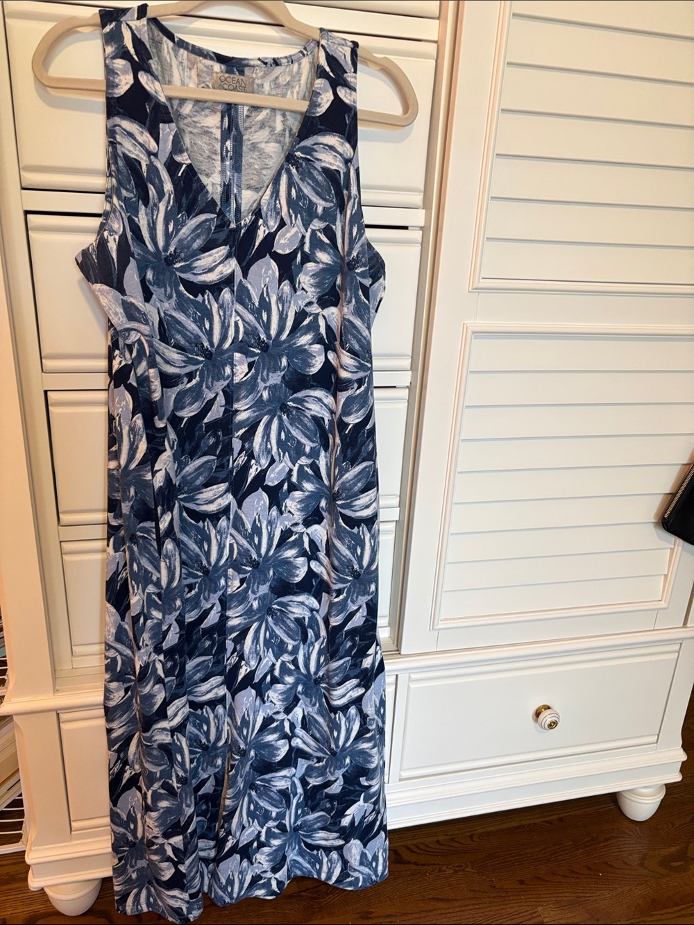 Ocean Coast- Sleeveless Floral V-Neck Maxi Dress in Navy and White